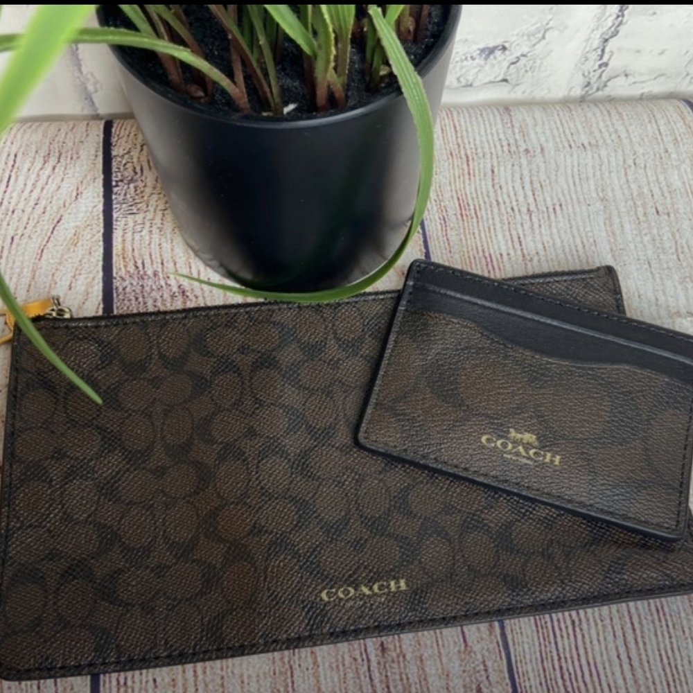 Coach Bundle 2- Brown signature card holder & zipper clutch